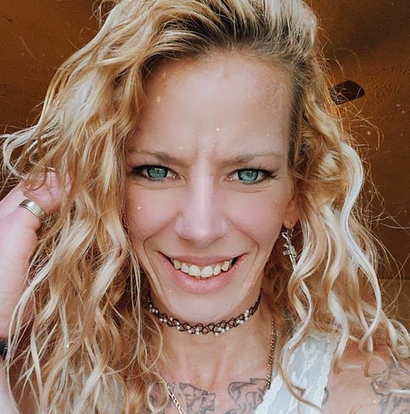 Meet your Posher, Cyn - Picture 1 of 1